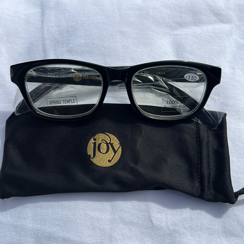 Joy Mangans Readers +3.50